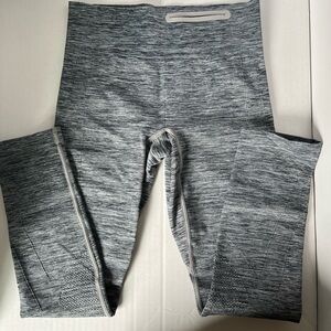 Under Armour Leggings Capri Size XS Compression Heat Gear VERY GOOD